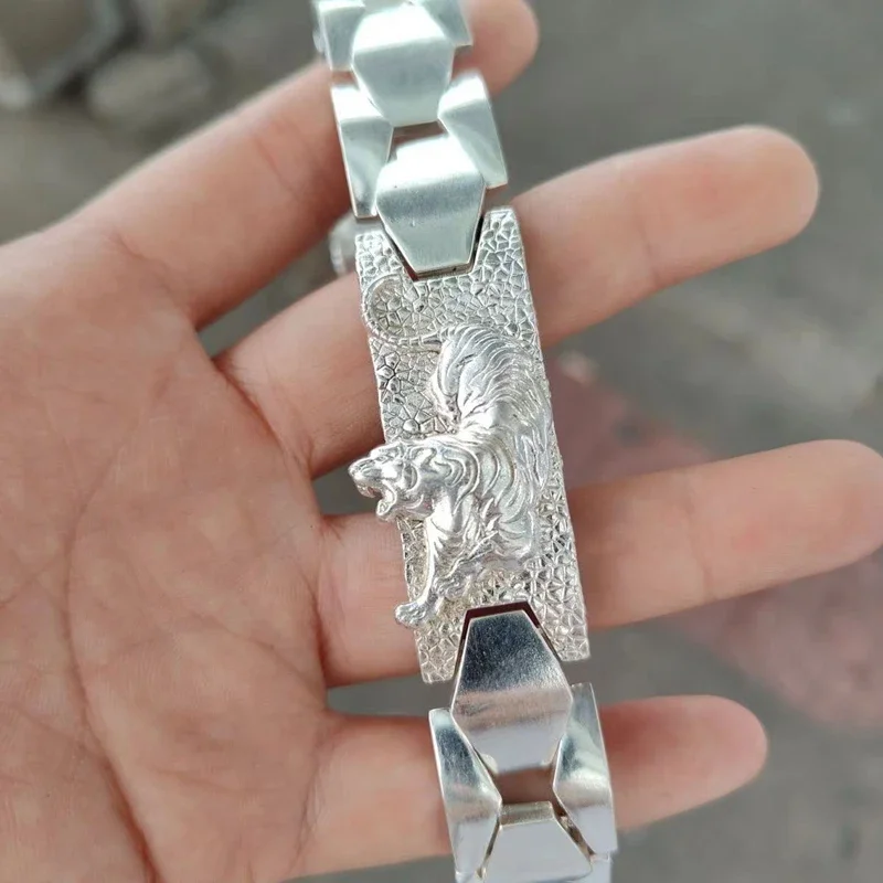 Chinese S925 Tibet silve Handcrafted  Miniature Tiger Model Statue - Hand Cast Collection Classical Bracelet Gift Tiger Jewelry