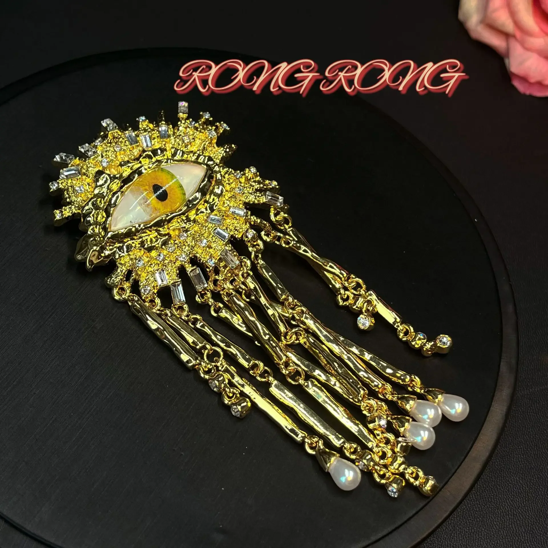Retro Design Exaggerated Devil's Eye Tassel Brooch European and American Heavy Gold Luxury Vintage Brooch