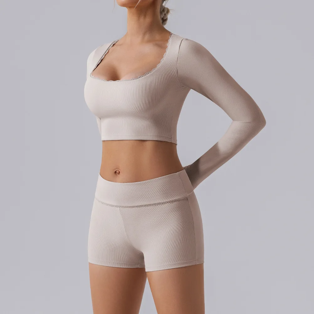 Рисунок 3 - кружевной женский комплект для йоги