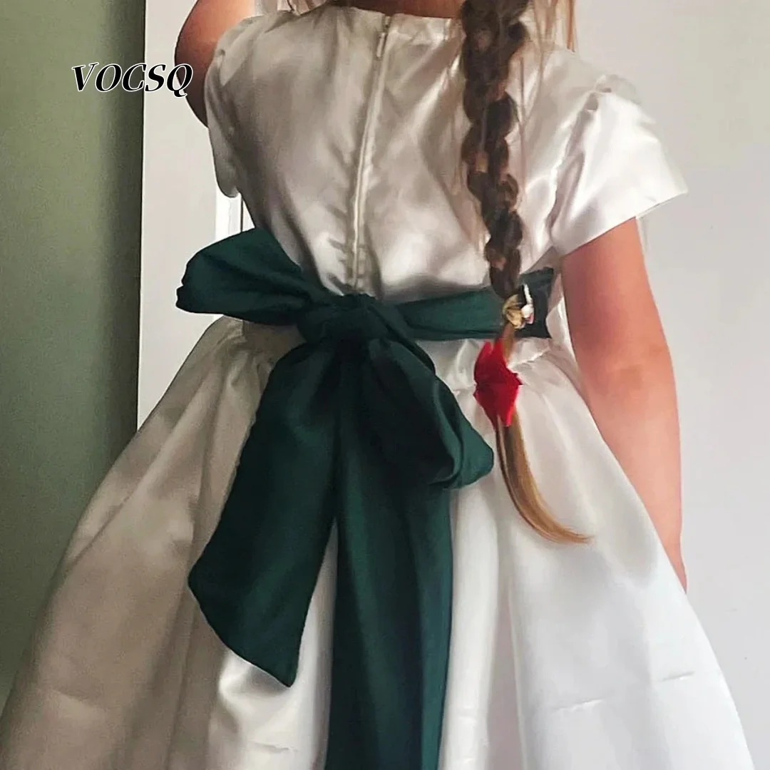 robe-de-demoiselle-d'honneur-blanche-en-satin-a-manches-courtes-col-rond-taille-haute-coupe-Evasee-avec-nœud-vert-au-dos-robe-de-princesse-pour-mariage-et-fete-personnalisable
