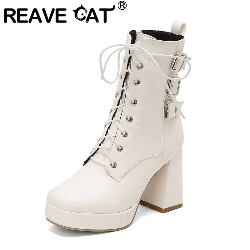 

REAVE CAT Роскошные женские ботильоны с круглым носком в стиле панк на каблуке 9,5 см, платформа 2,5 см, молния, шнуровка, пряжка ремня, большие размеры 41 48 50