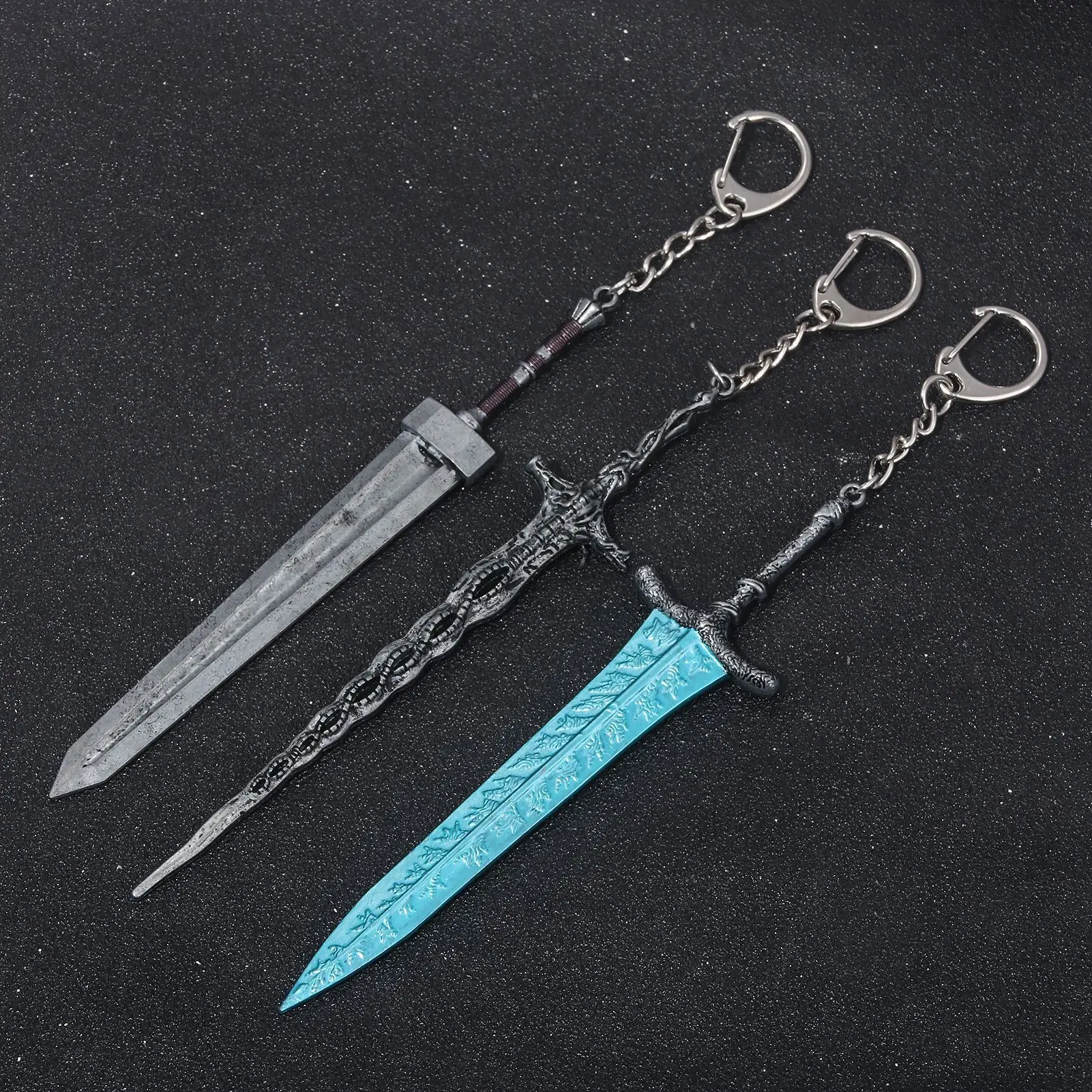 Cosplay Boy For Toys Ring Dark Moon Greatswor Keychain Pendant Bloodhound's Fang Keyring  Fans Props Men Women Backpack Jewelry