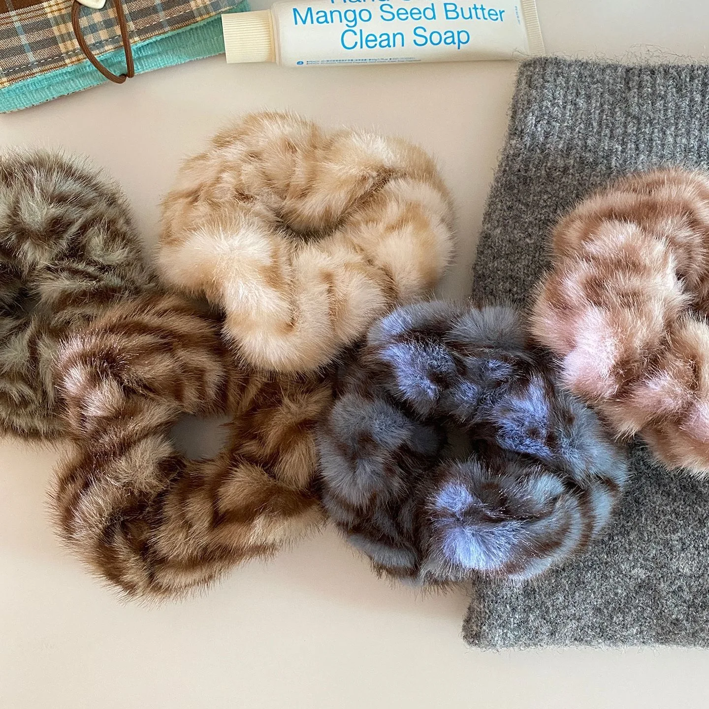 1pc Autumn and Winter Retro Fashion Leopard Print Fuzzy Hair Scrunchie High Elastic Plush Large Hair Tie for Women