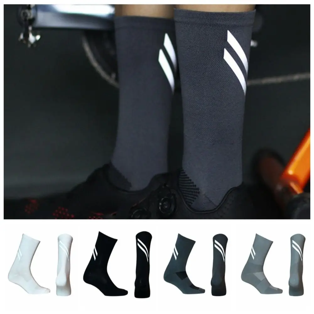 1 Pair Reflective Reflective Cycling Socks Sweat-absorbent Breathable Reflective Sports Socks Unisex Wear Resistant