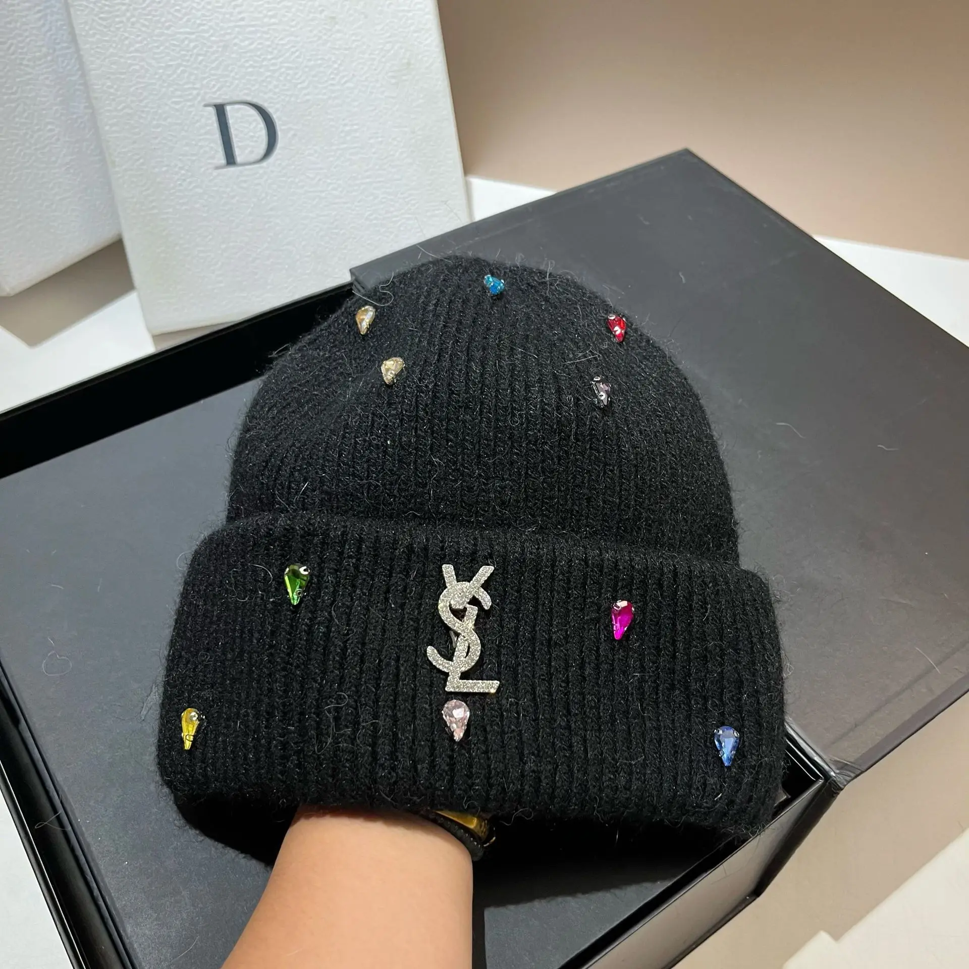 ​ 2025 Новая женская вязаная шапка из кроличьего меха - блестящие стразы в корейском стиле, защита ушей нишевого дизайна, теплая зимняя шапка ​