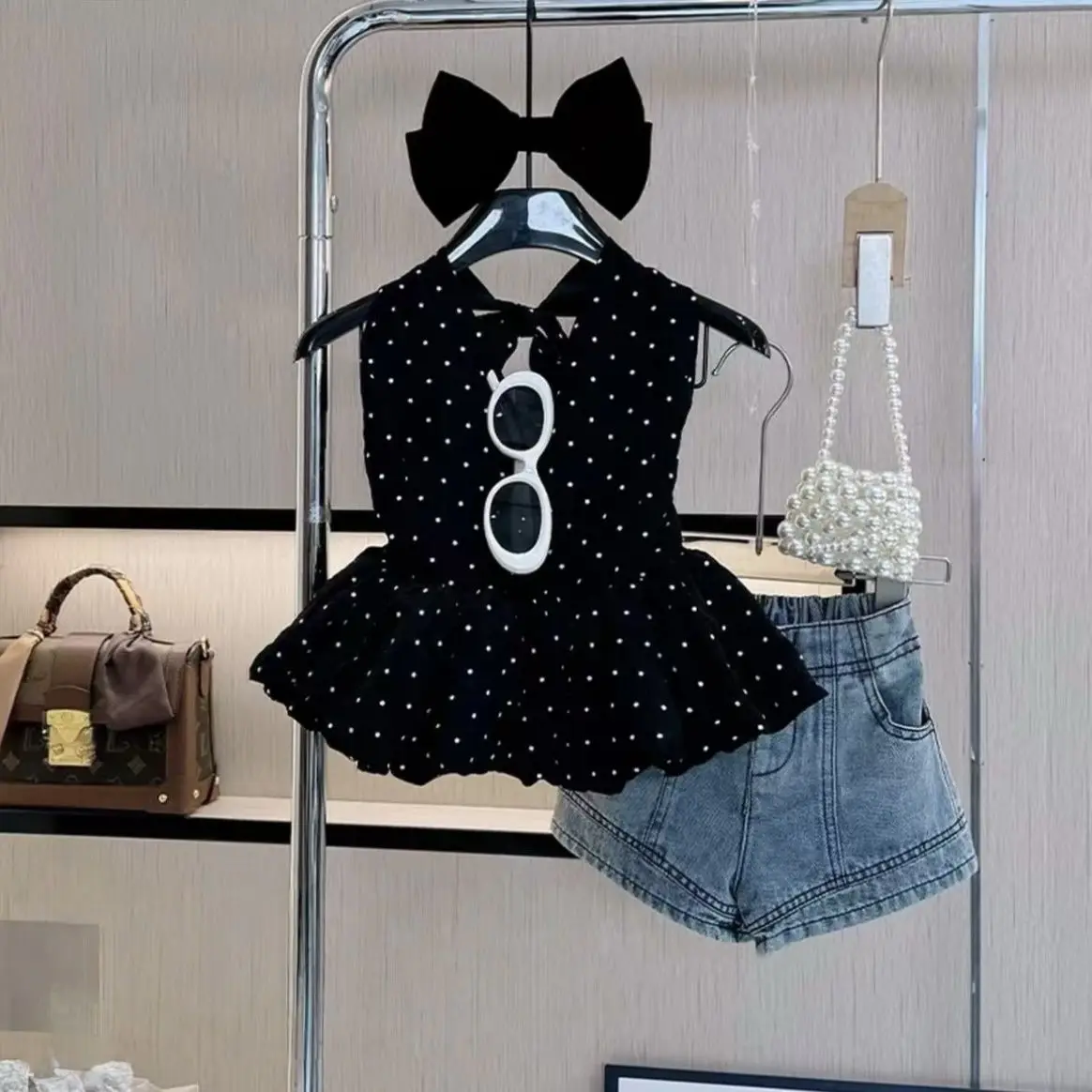 Nouvelle tendance mode : haut d'été tendance à pois, short en jean polyvalent sans manches pour filles coréennes