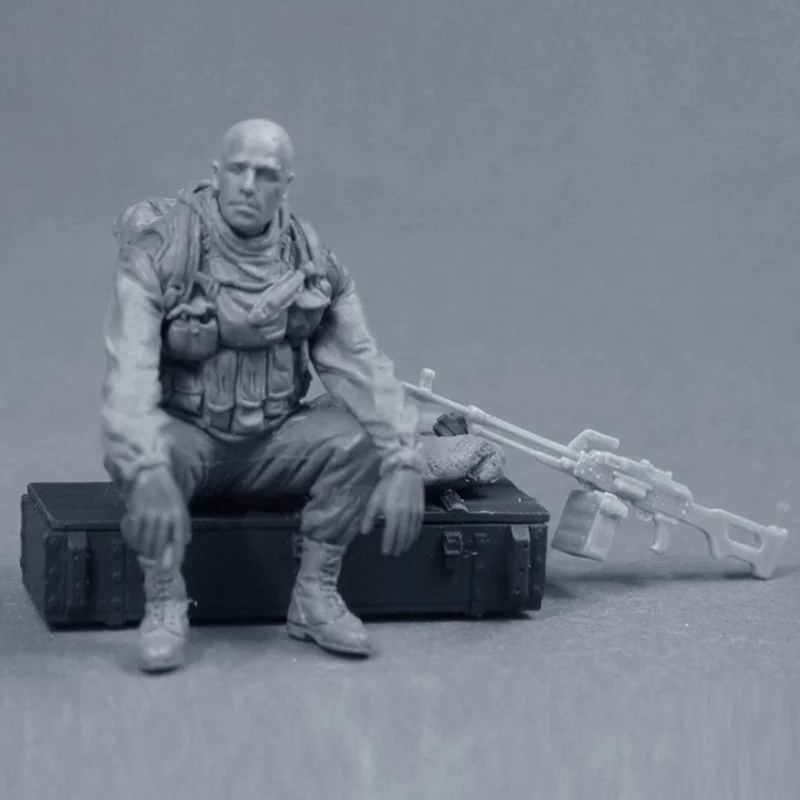 Miniature Toy 1/35 Resin Soldier Model Kit GRU Special Forces Soldier with Supply GK Diorama Unassembled and Unpainted DIY