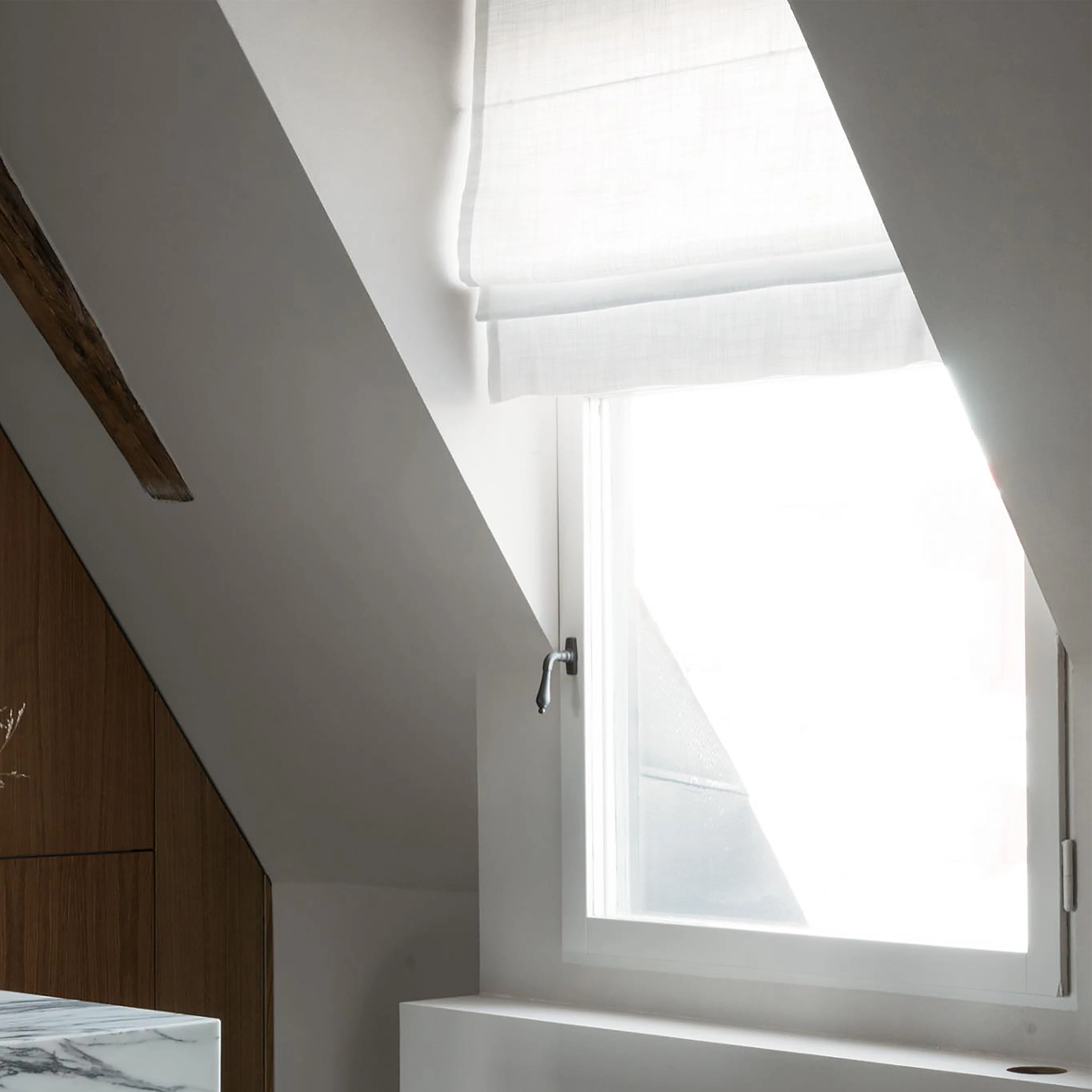 Customizable Roman Blinds with Wide Range of Fabric Options for Personalizing Your Curtains