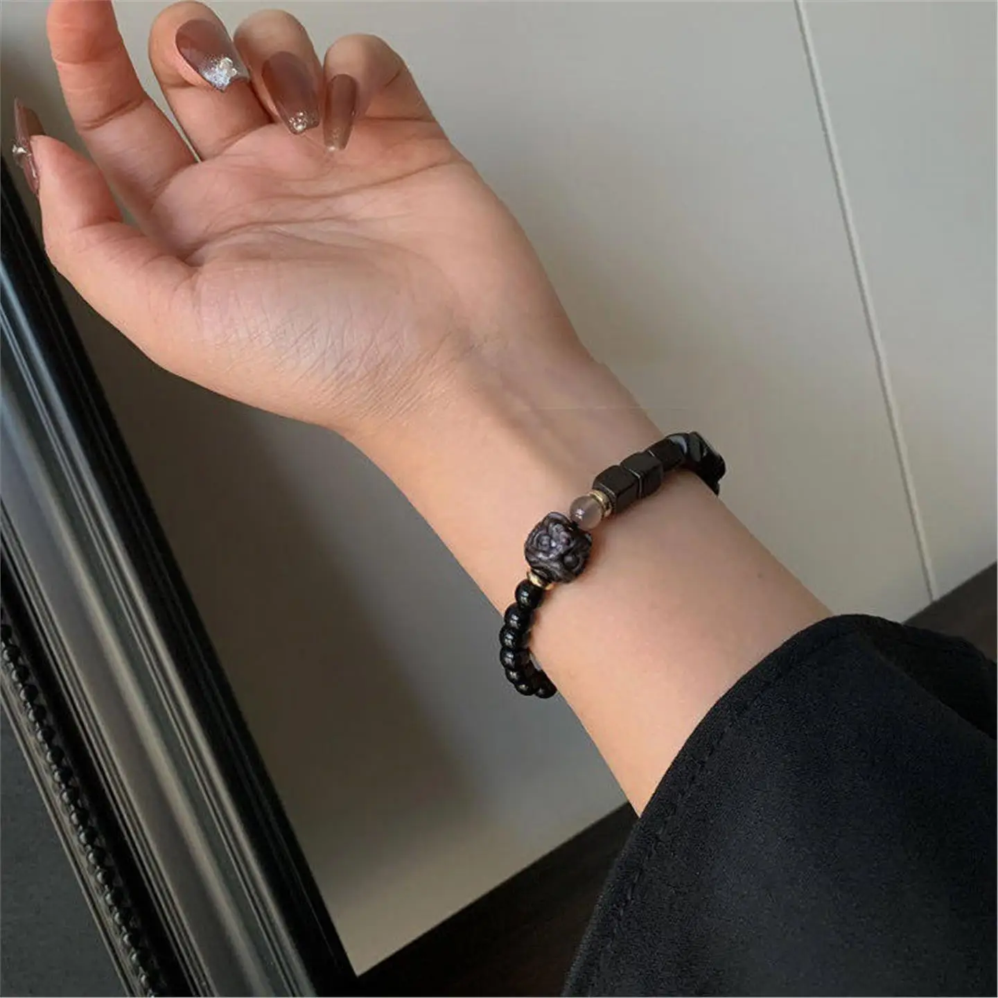 ナチュラルブラックエボニーウッドシルバーオブシディアンライオンウェイクアップシングルサークルブレスレット女性カップルバレンタインデーギフトファッションジュエリー