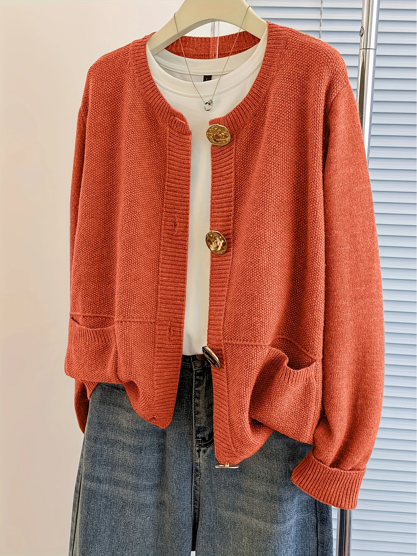 Cardigan tricoté de Style vêtements de détente décontractés avec boutons métalliques, parfait pour les tenues d'automne/hiver, nouvel arrivage d'automne/hiver.