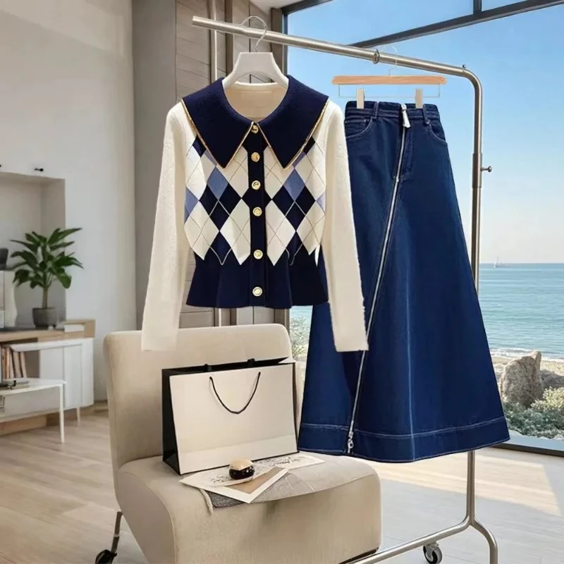 Ropa de temperamento de otoño e invierno de alto nivel de apariencia, un conjunto de traje de falda de suéter fino para mujer, nuevo viento ligero y maduro