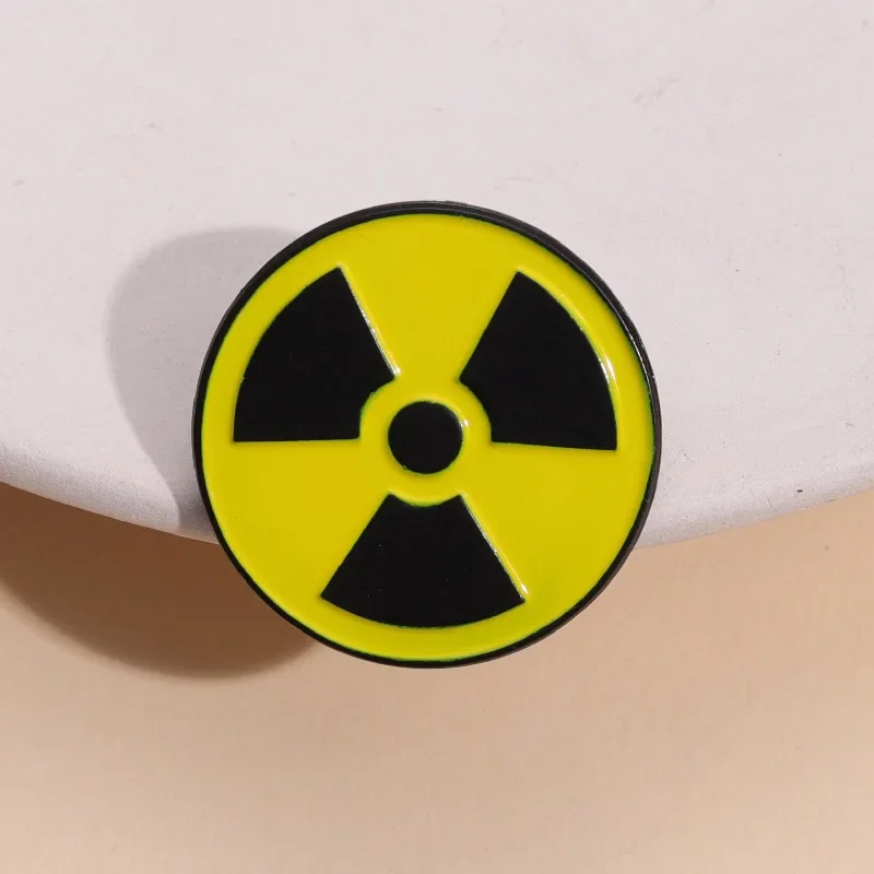 Radioactive Radiation Sign Brooch Hazardous Chemical Element Metal Badge Wholesale Bag Pins and Badges Decorative Brooches Lapel