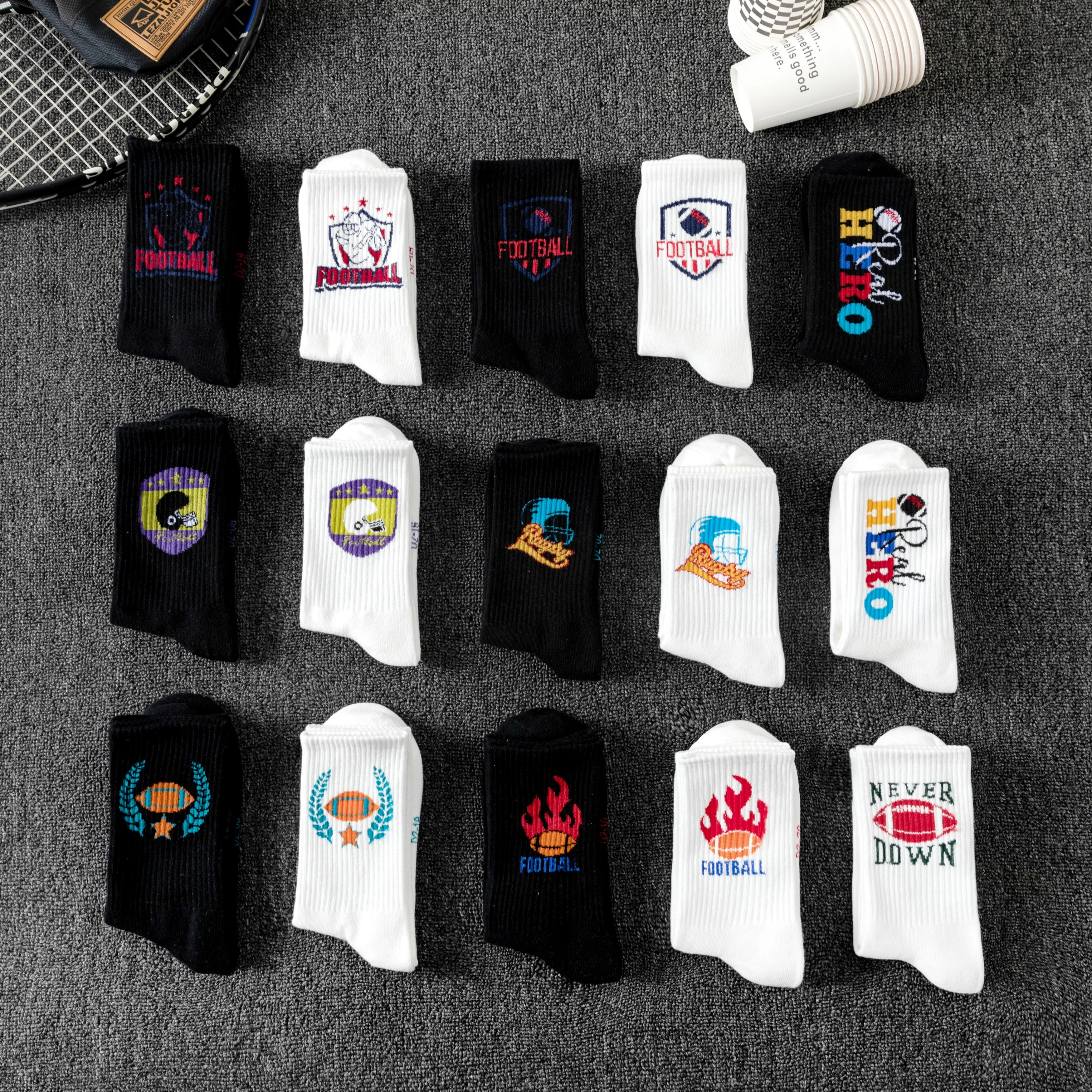 Men\'s Crew Socks, Random Styles, Unique Sports Designs, Street Fashion, Comfortable, Breathable, Moisture-Wickin