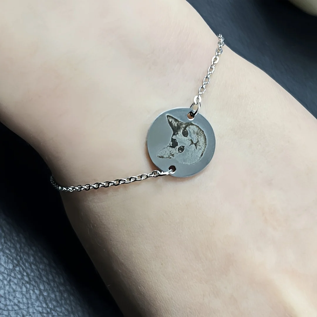 カスタム子猫の絵彫刻ステンレス鋼ブレスレット女性のためのクラシックファッションイースターバレンタインデーのギフトパーソナライズされた宝石