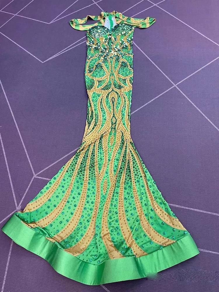 جودة عالية الساخن ختم مثير العميق الخامس الأخضر فستان الرقبة المعلقة 2025 ملابس نسائية عصرية جديدة مخصصة #6