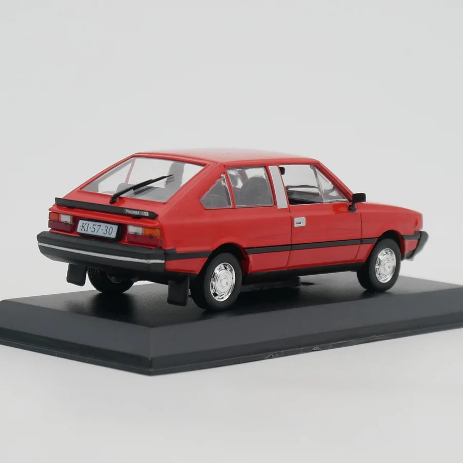 IXO 1:43 Scale ist POLONEZ Coupe Simulation Alloy Car Model Diecast Toys Vehicle Collectible Souvenir