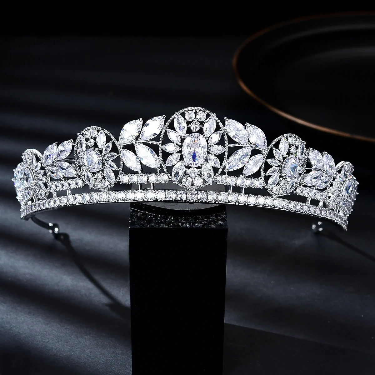 

Luxury Bridal Tiara Crown For Wedding Cubic Zirconia Queen Princess Crowns For Women Pageant Party Prom Hair Jewelry Headpieces