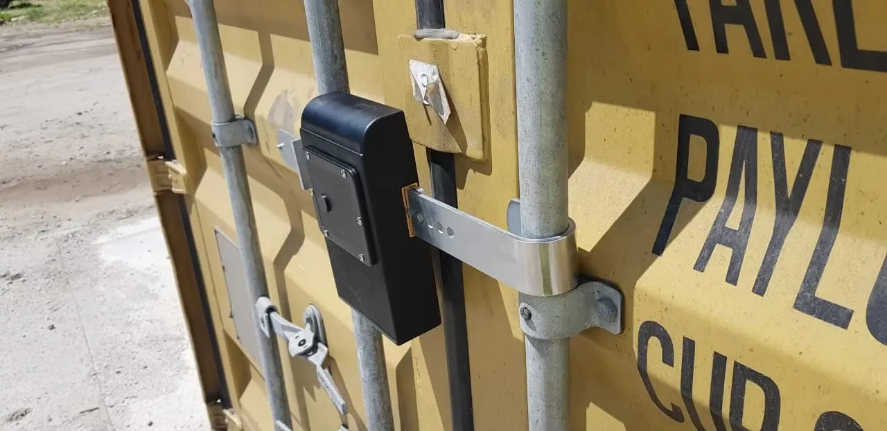 Container GPS Tracker Lock with Long Battery Life (30 Days) Real-time Tracking Waterproof Android & IOS App Compatible