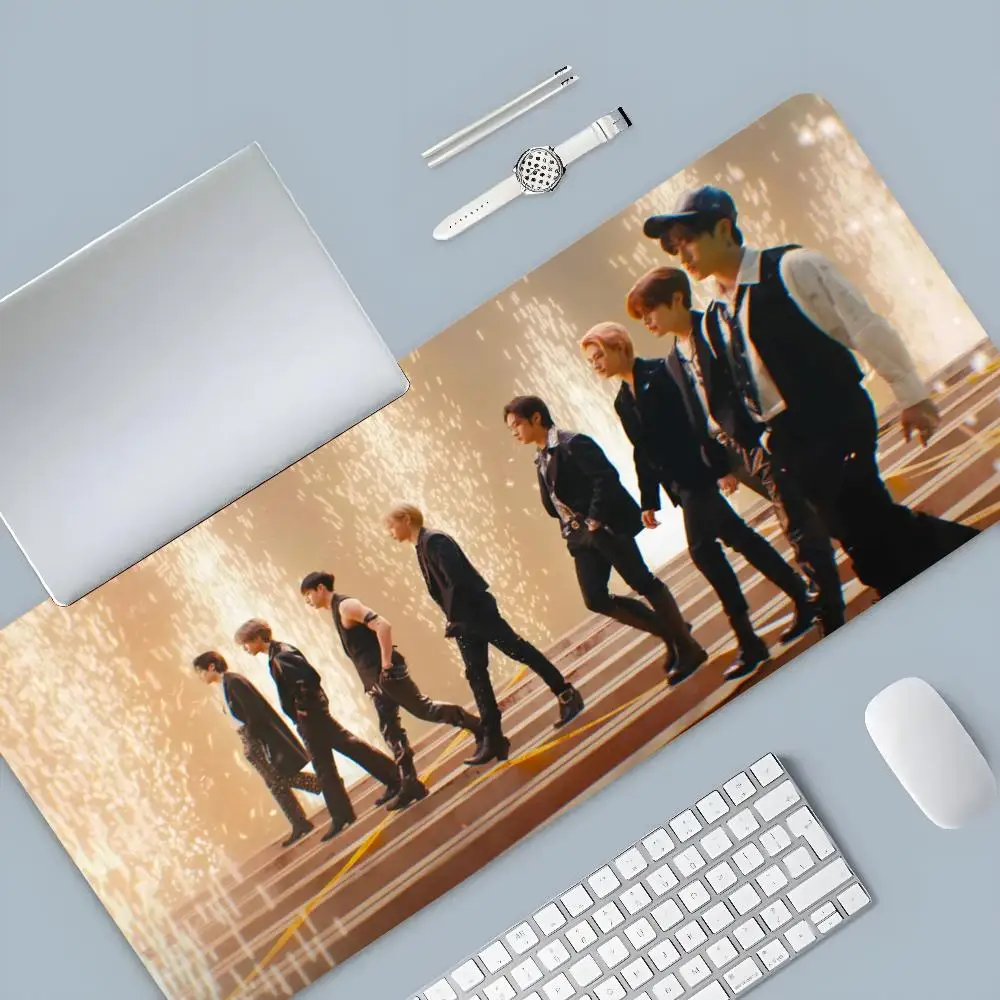 Gruppo Stray Kids Kpop Mouse Pad Cartoon Lockedge Large Gaming Pad Computer Gamer Keyboard Mat Desk Mousepad per PC Desk Pad