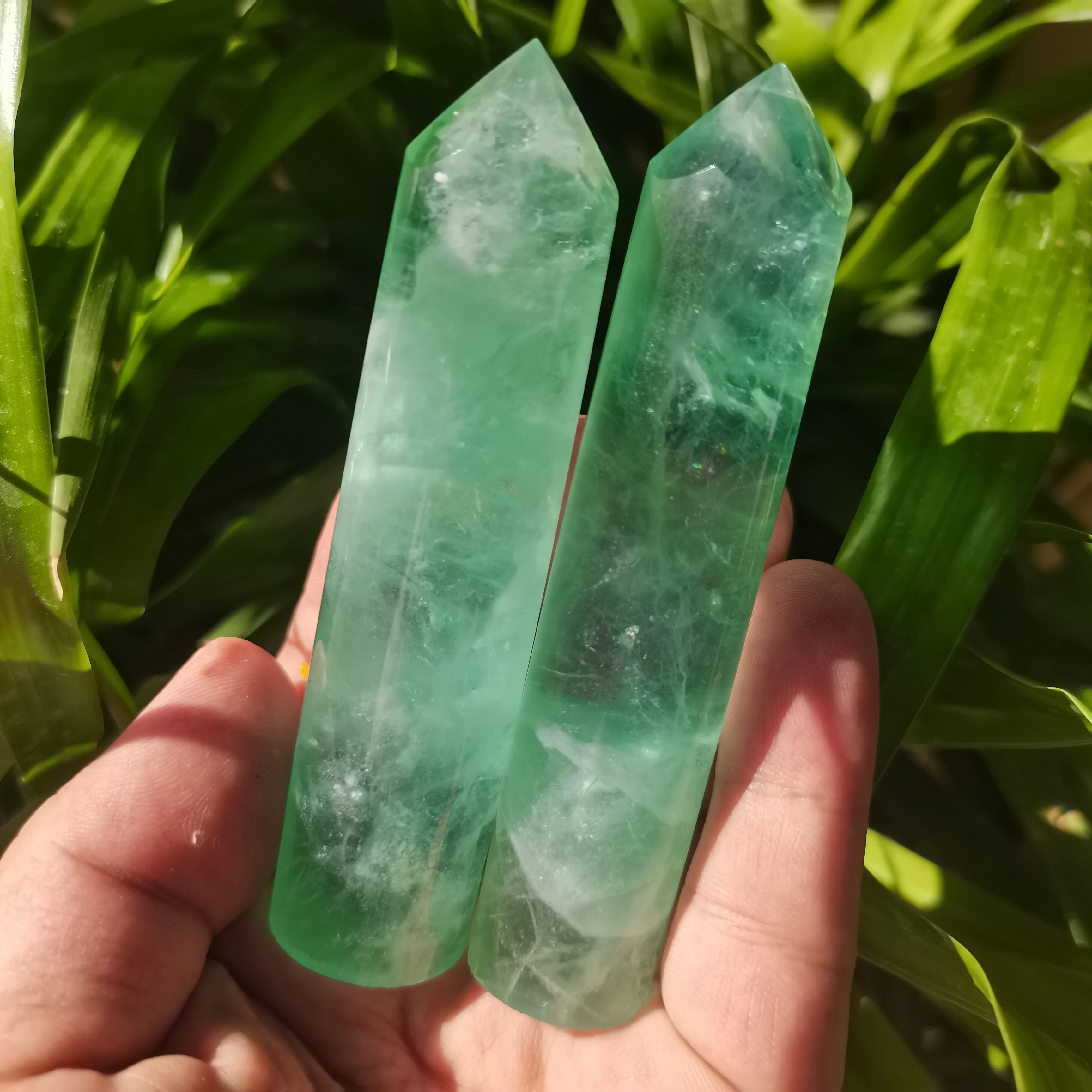 

1kg Natural Crystal Point Green Fluorite Home Decor Quartz Healing Stone Roundness Prisms Obelisk Wand Treatment Stone DIY Gift