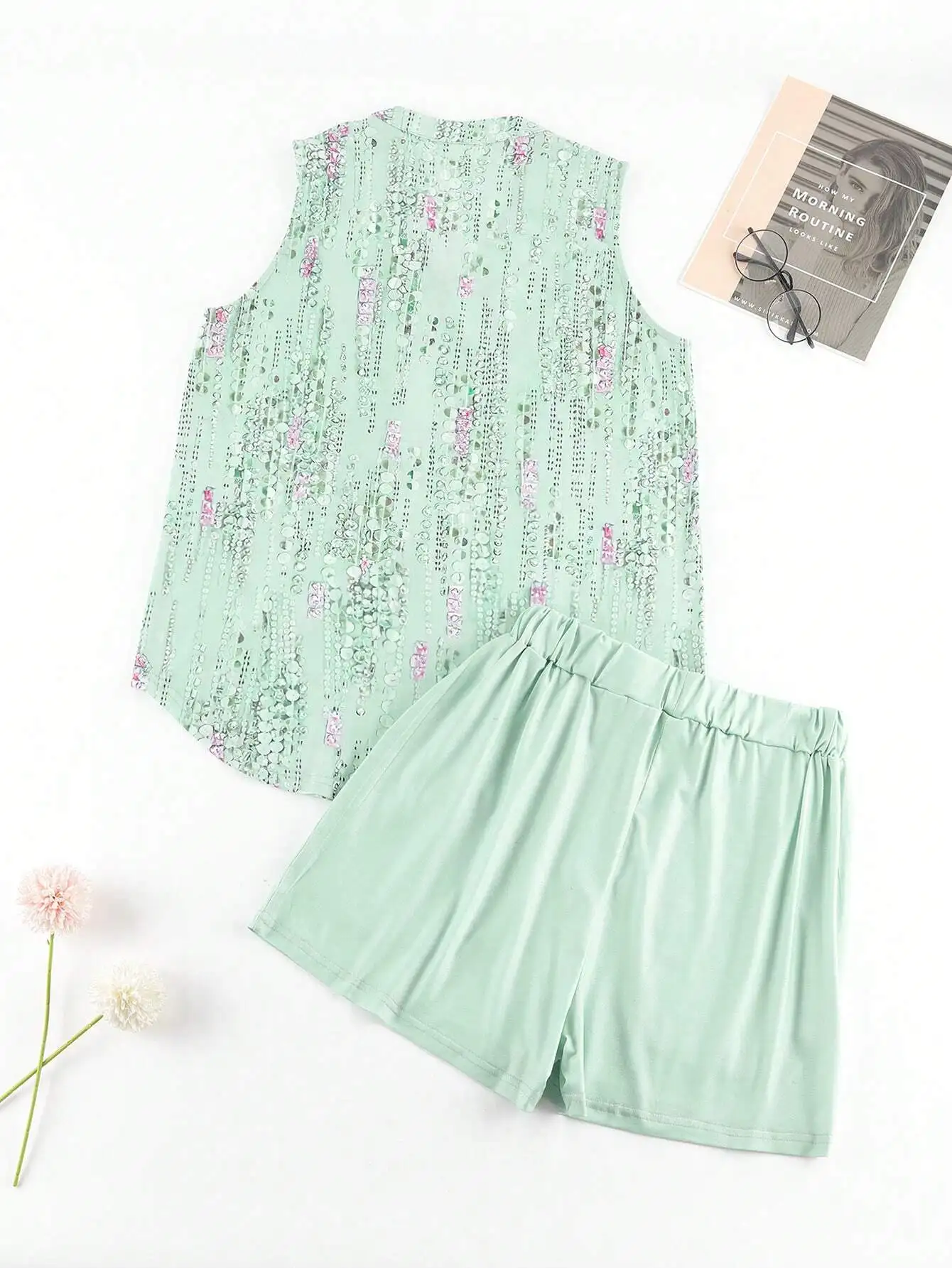 

Женский комплект: топ без рукавов с цветочным принтом и шорты, повседневный летний наряд