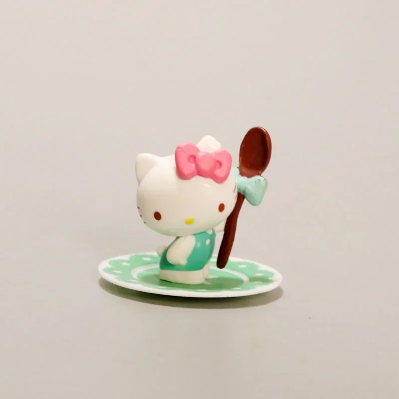 5 uds Sanrio muñecas de dibujos animados Hello Kitty juguetes Kawaii para niños Cinnamoroll Pochacco figura de Anime decoración de pasteles lindo adorno de escritorio