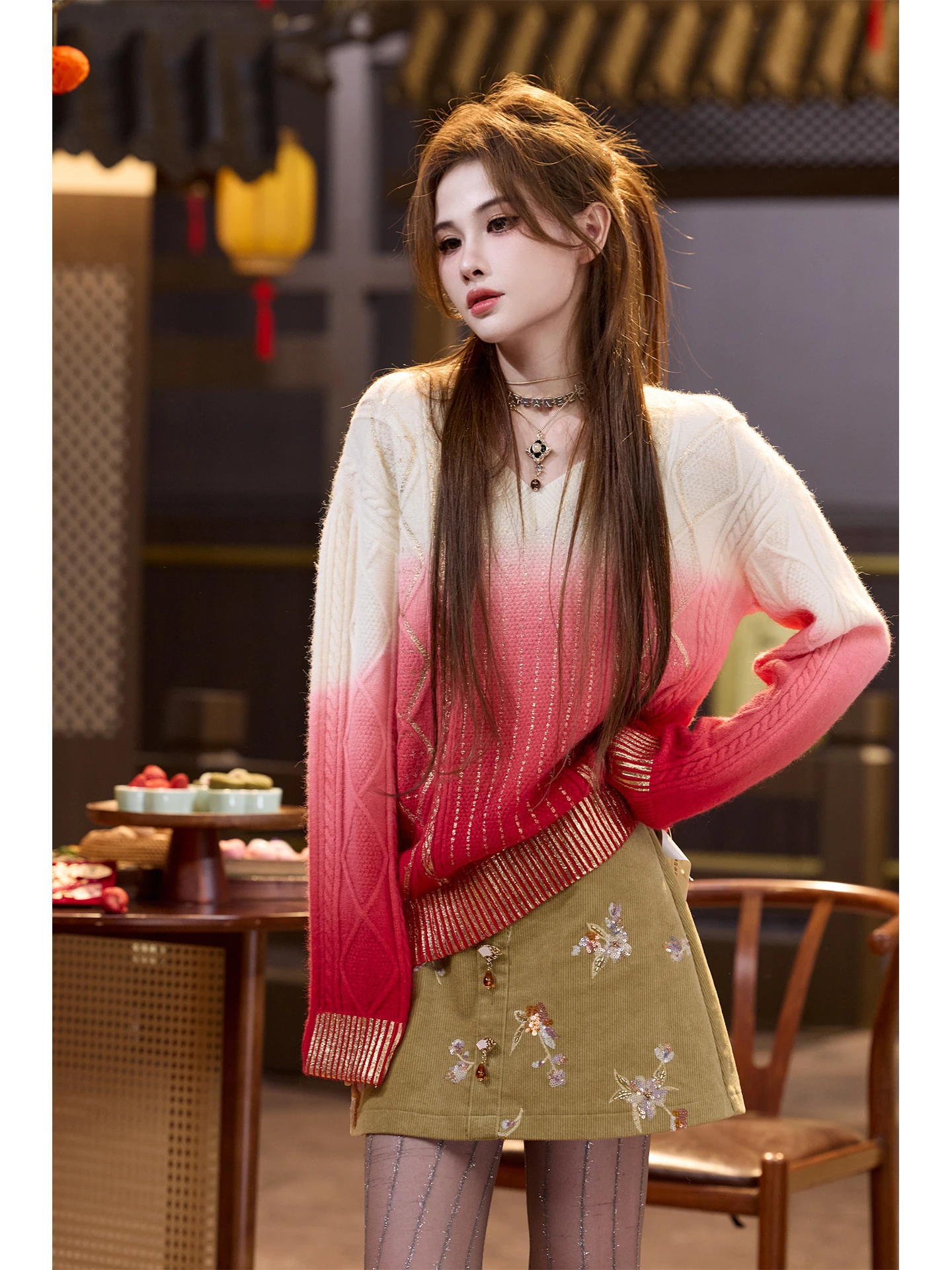 

TUNT Autumn Winter Knitted Sweater adient Color Long Sve V-Ne Women's Faion Gold Foil Emed Flower Design Sweater