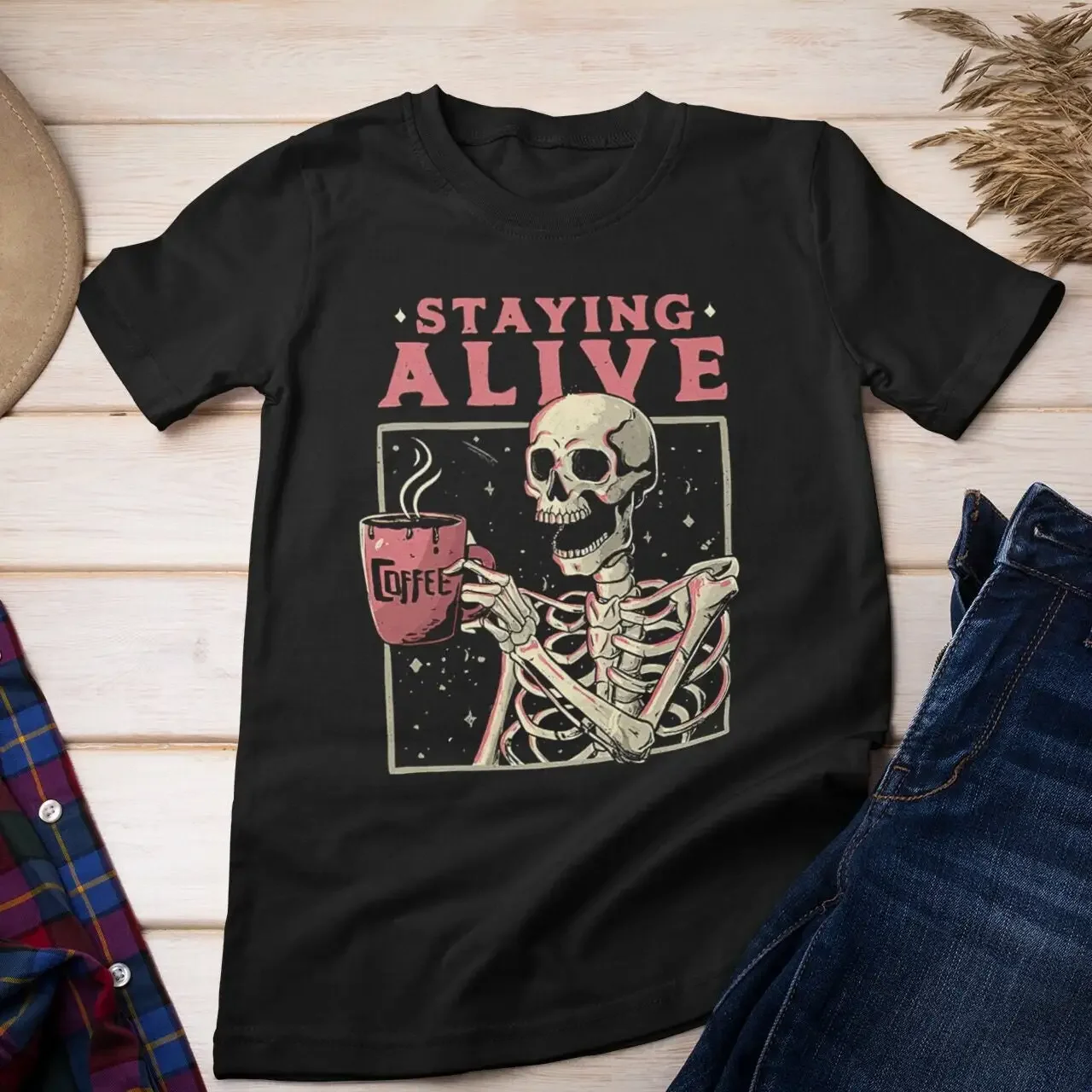 

Футболка Staying Alive, модная кофейная забавная футболка со скелетом для любителей черепа, винтажная женская футболка на Хэллоуин, удобные цвета