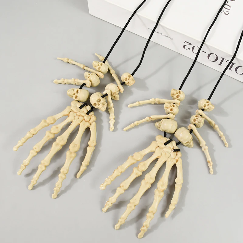 Vintage Skelett-Kopf Handknochen-Anhänger Plastik-Totenkopf-Halskette Modeschmuck Cosplay-Requisiten Halloween-Party-Dekoration Zubehör