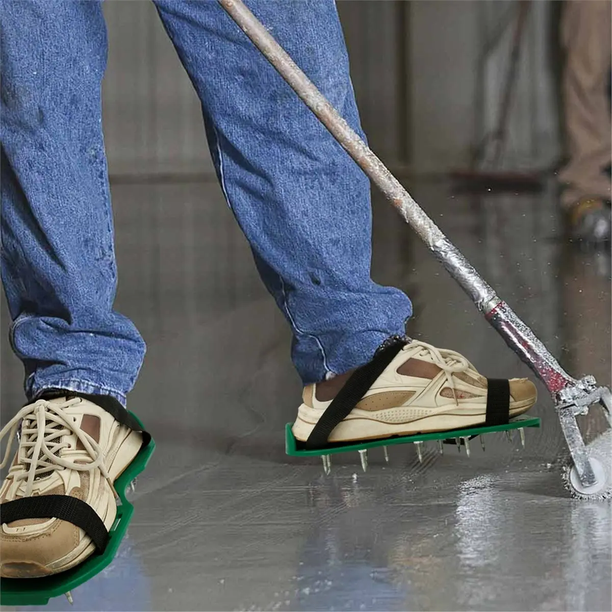 a89z]-42cm-soil-loosening-shoes-lawn-spikes-turf-inflatable-shoes-self-leveling-epoxy-garden-tools-for-epoxy-floor-paint