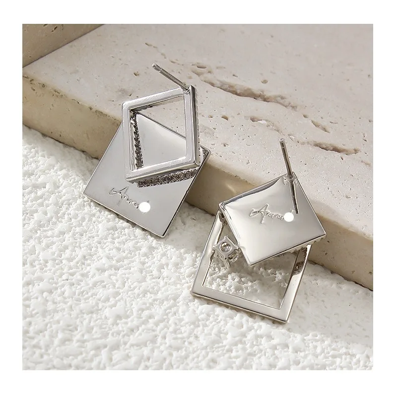 

Fritillary Glazed Mahjong Stud Earrings Will Win Small Squares To Make A Fortune, Personalized Design, Sweet and Cool Wind Embed