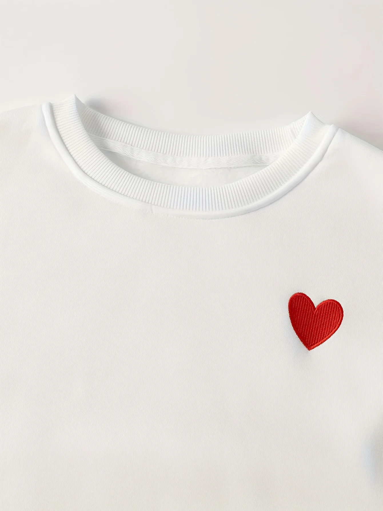 Women's Sweatshirt  Casual Long Sleeve Crew Neck  Red Heart Embroidery Retro Vintage Graphic Hoodie Y2K Stylish Pullover