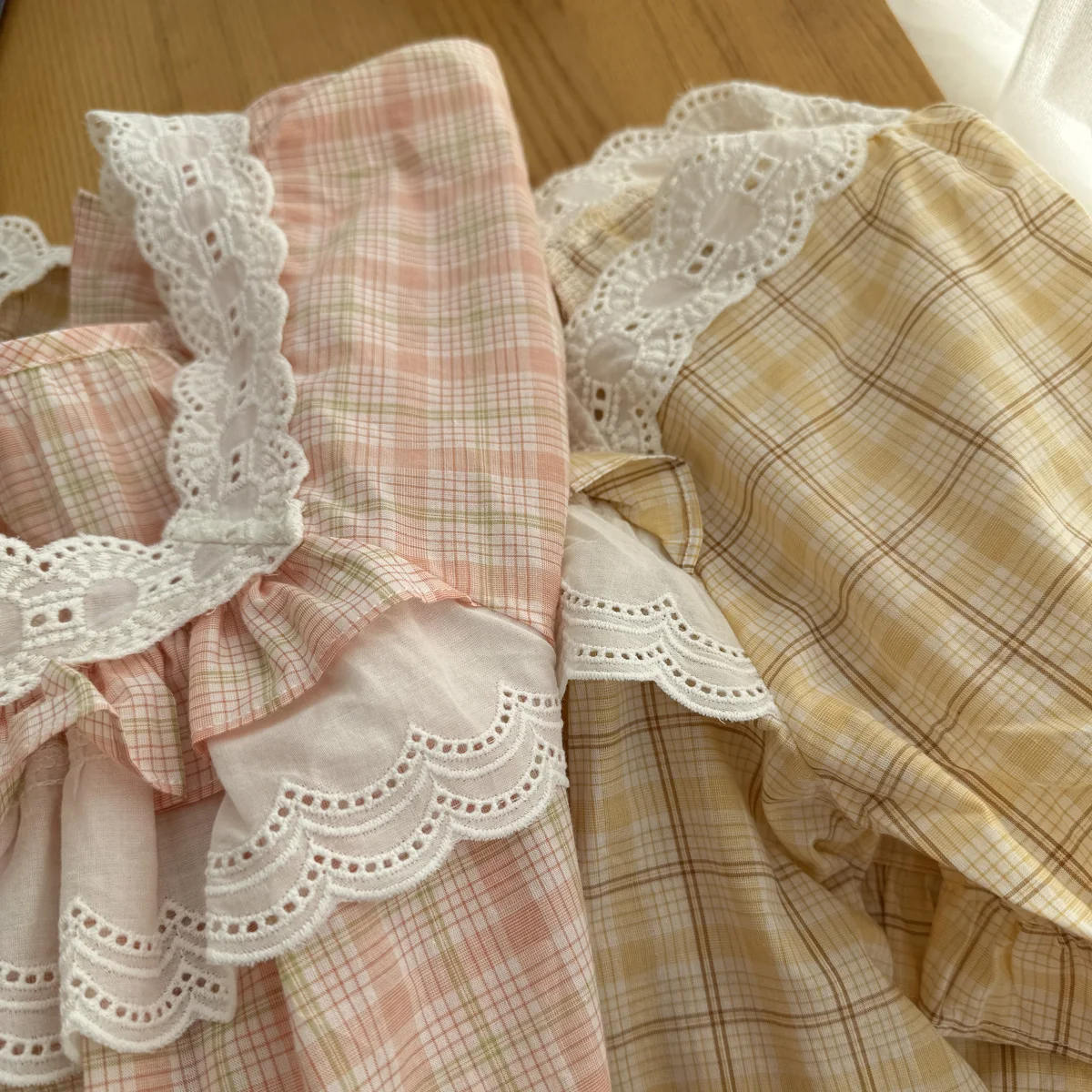 夏の新しいチェック柄レースエッジ半袖パジャマセット女性ルーズ屋外で着用可能ホーム服快適な通気性