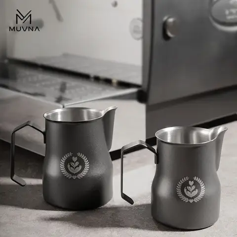 MUVNA 에스프레소 밀크 투수, 350/450ml 커피 우유 거품 주전자, 와이드 컵 바디가 있는 샤프 스파우트 라떼 아트 투수, 블랙/실버 Best5 MUVNA 에스프레소 밀크 투수, 350/450ml 커피 우유 거품 주전자, 와이드 컵 바디가 있는 샤프 스파우트 라떼 아트 투수, 블랙/실버 Best5