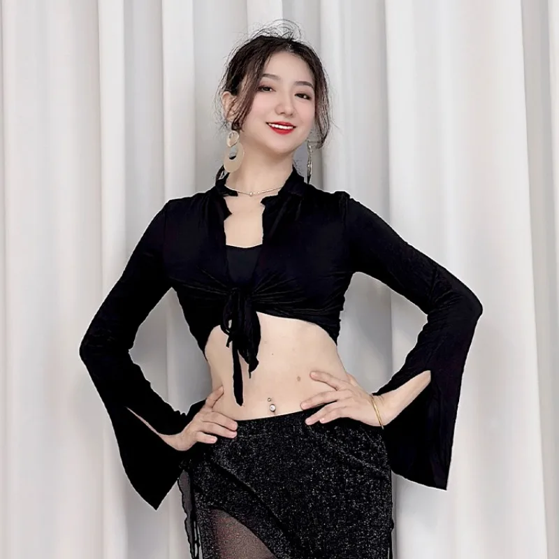 ชุดฝึกซ้อมระบำหน้าท้องแบบสวีกัลสั่งทำพิเศษ เสื้อแขนผ่าผูกโบว์คู่ พร้อมกางเกงลูกไม้ชายระบายใหญ่ผ้าไหมวิบวับ