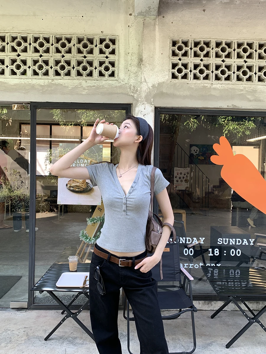 

Женская футболка Slim Fit ort Sve, новинка лета 2023, Sle ay V-Ne, уникальный дизайн, красивый маленький топ для поездок на работу, хлопок...