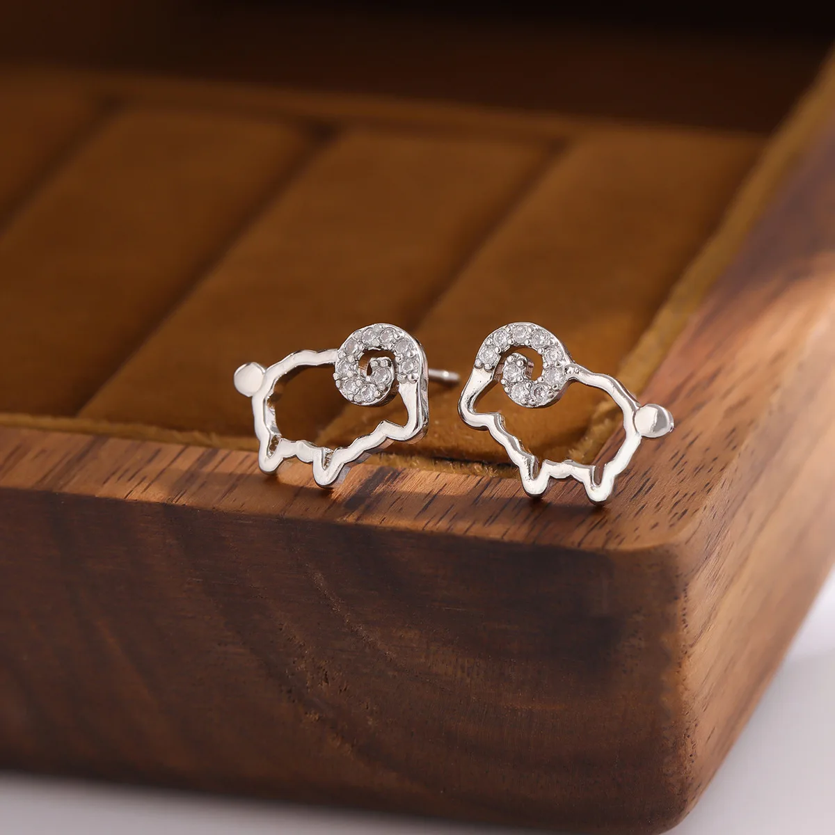 UiniTail Hot Selling New 925 Tibetan Silver Fashion Creative Set with Diamonds Temperament Little Sheep Animal Zodiac Earrings