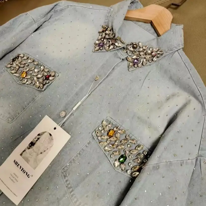 

Настоящая фотография, тренд осени 2025 года, винтажные синие джинсовые рубашки большого размера, блузки для женщин, свободный повседневный джинсовый топ, куртка, женская одежда