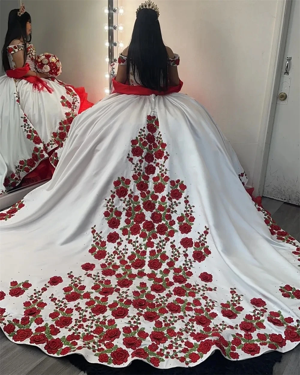 Red White Quinceanera Dresses Ball Gown Off The Shoulder Appliques Sweet 16 Dresses 15 Años Mexican Customized