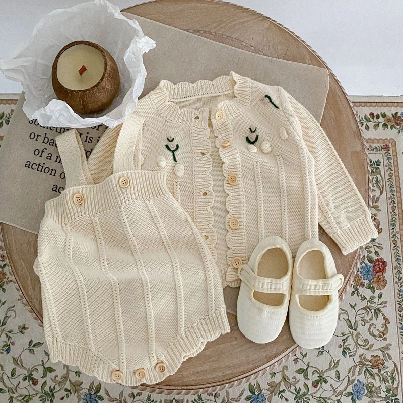 Autumn and Winter New Baby Clothing Fashion Cute Girl Sweater Cardigan Flower Embroidered Apricot Coat+Knitted Sweater Set