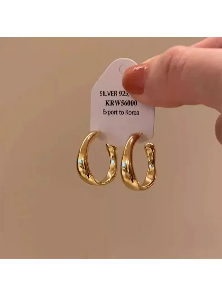 boucles-d'oreilles-creoles-asymetriques-dorees-pour-femme-style-simple-et-polyvalent-ton-froid-elegantes-s'adaptent-a-toutes-les-oreilles-bijou-d'oreille