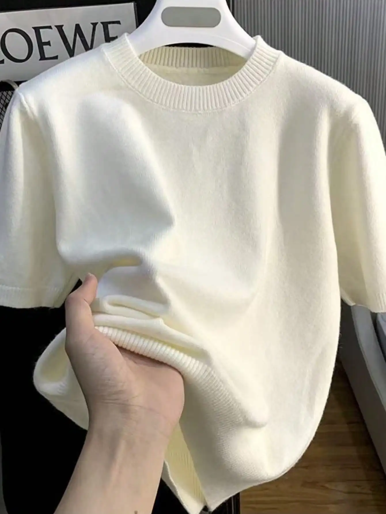 

2025 Spring new pure color round neck versatile short cardigan with a unique design sense with a knitted sweater as a base