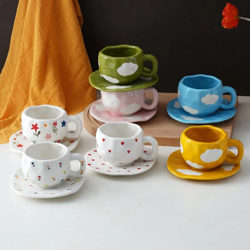 

Симпатичные кофейные чашки, набор керамических чашек и блюдец, полные термостойкие цветные чашки под глазурью
