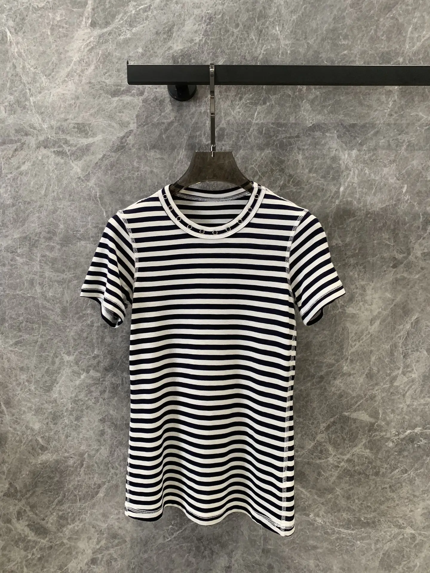 

2024 Summer New High Quality Women's Wear Fashion neckline decorative stripe short sleeved T-shirt 0621