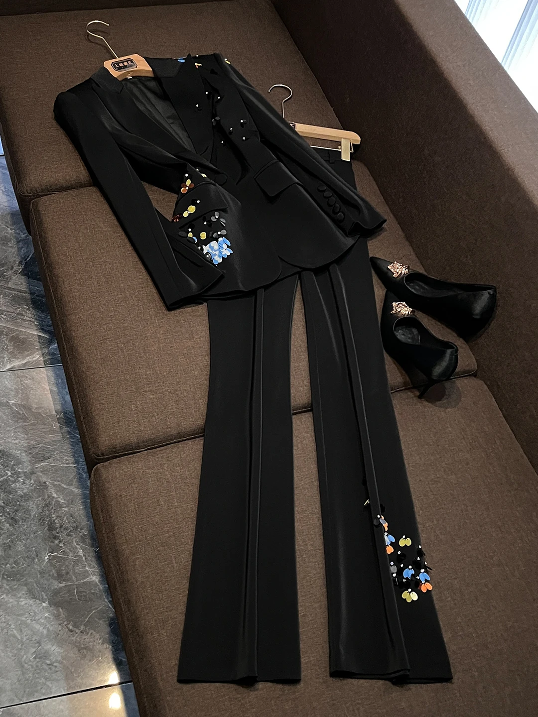 

Комплект брюк с блестками и одной пуговицей, высококачественный комплект из двух предметов для неизолируемых женщин во время 20-х и 30-х годов