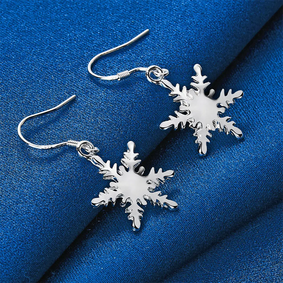 زوج واحد من الأقراط المعلقة الرائعة من الفضة الإسترليني عيار 925 على شكل ندفة الثلج لإكسسوارات الزفاف والمجوهرات النسائية