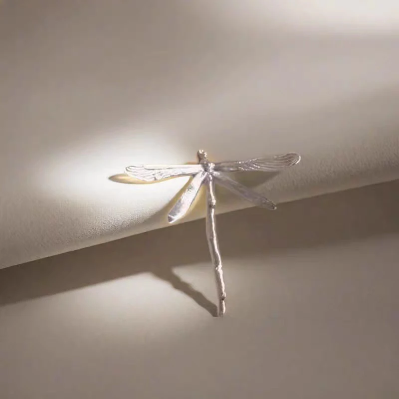 Винтажные серебряные броши-стрекозы для женщин, высококачественная модная брошь с насекомыми, булавки, аксессуары для пальто, ювелирные изделия с животными, подарки