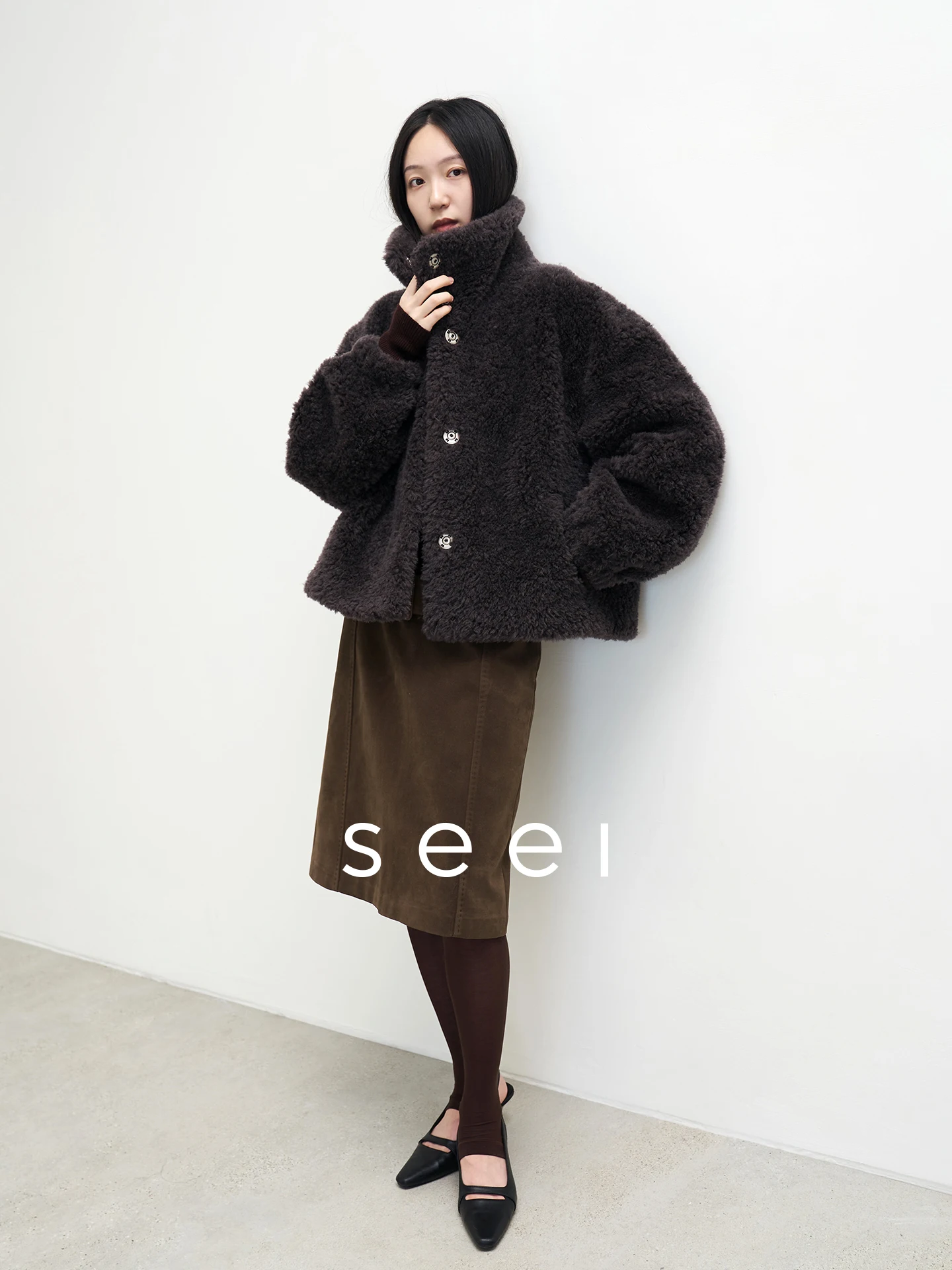 Jaqueta Feminina de Inverno Quente de Lã Grossa com Gola Alta, Detalhes em Couro e Pele, Manga Longa e Caimento Solto