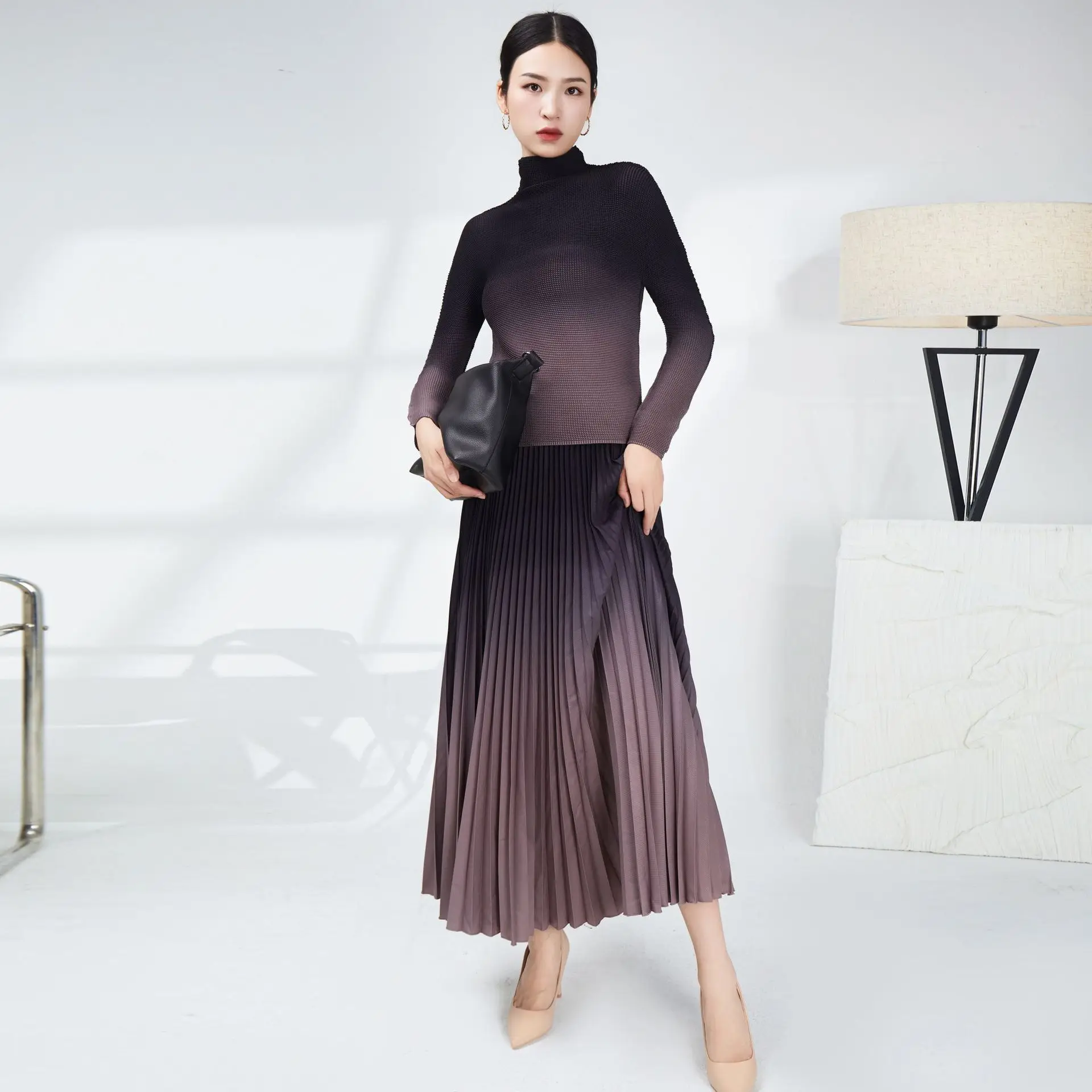 

Gradient Miyake High-End Two-Piece Set: Long-Sleeved T-Shirt Top and Pleated Skirt for Women