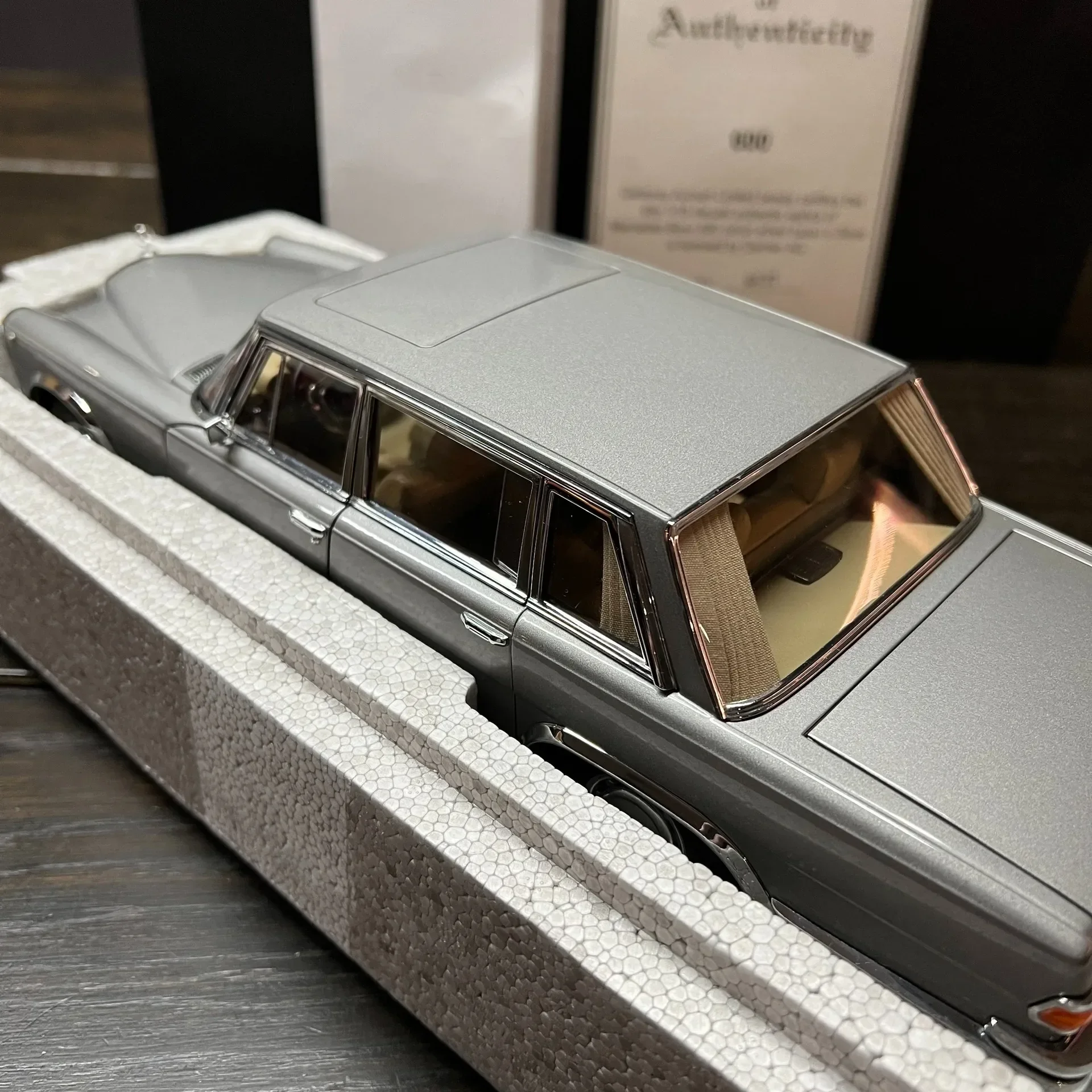 Autoart 1:18 600 Pullman Short Axis Silver Simulation Limited Edition All Open Alloy Metal Static Car Model Toy Gift